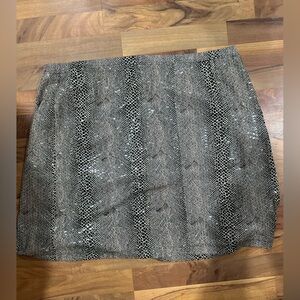 ✨Like new✨ George Simonton Black and Gray Patterned Pencil Skirt